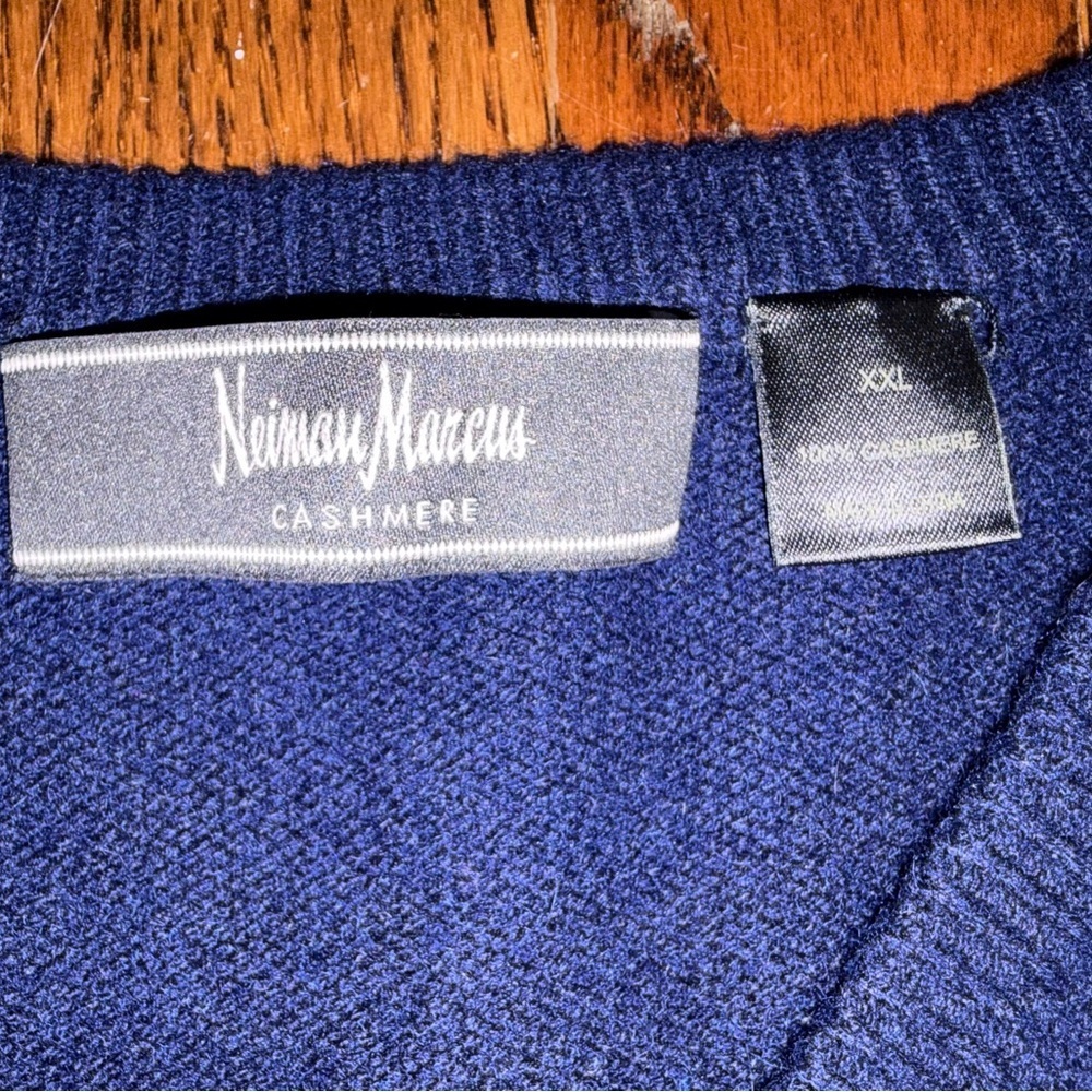 Neiman Marcus Men’s 100% Cashmere V-Neck Sweater Vest Navy Blue XXL - Picture 3 of 6